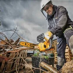 DEWALT DCM565N XR Brushless Chainsaw 18V Bare Unit - DEWDCM565N 6 DEWALT DCM565N XR Brushless Chainsaw 18V Bare Unit - DEWDCM565N -OUTSUNNY Sales Shop d e dewdcm565n 3