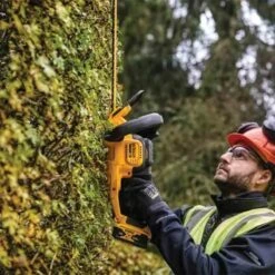 DEWALT DCMHT563P1 XR Hedge Trimmer 18V 1 X 5.0Ah Li-ion - DEWMHT563P1 -OUTSUNNY Sales Shop d e dewmht563p1 3