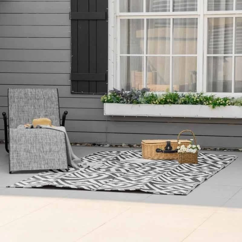 Outsunny 5 X 8ft Reversible Outdoor Rug - Black & White - 844-479V01 3 Outsunny 5 X 8ft Reversible Outdoor Rug - Black & White - 844-479V01 - Image 3